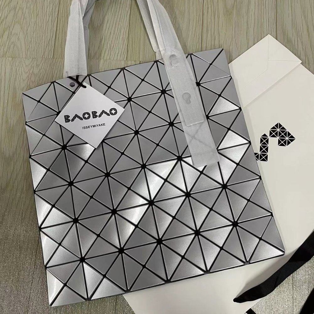 Baobao Issey Miyake Grey Prism Lightweight Shoulder Tote Bag - Picture 8 of 8